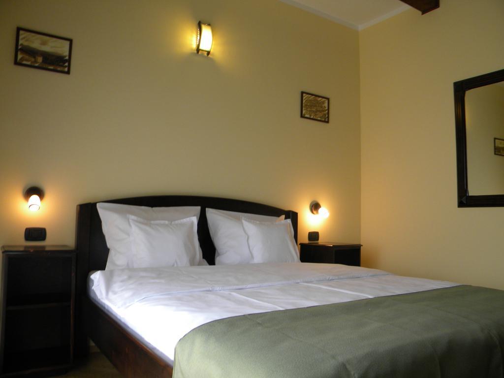 Pensiunea Mason'S Rîşnov Habitación foto